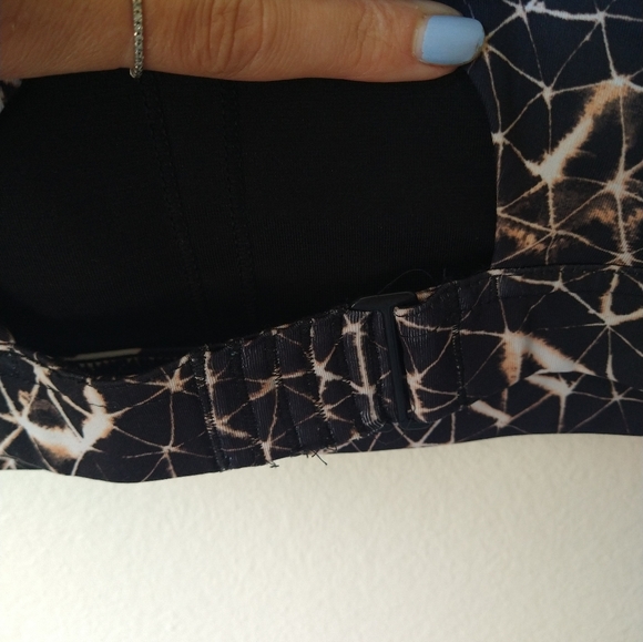 Lululemon Sports Bra - Picture 4 of 8